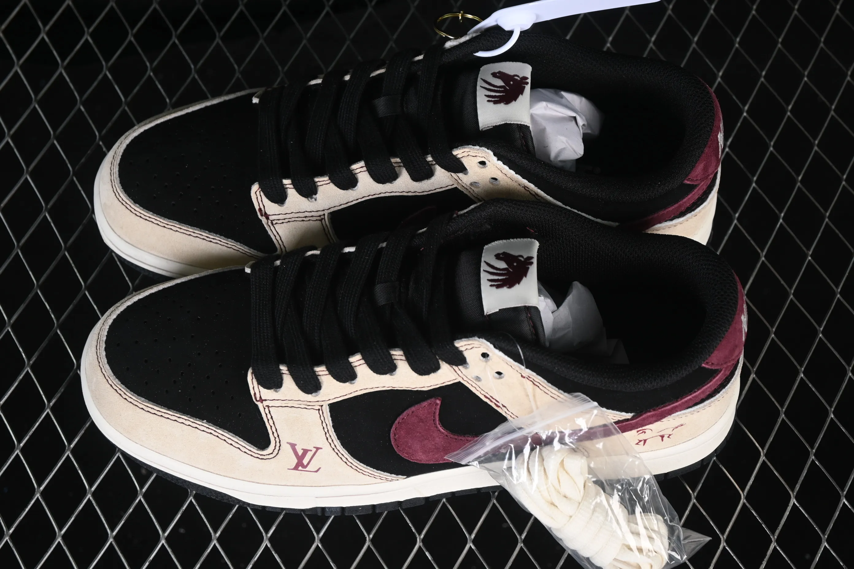 All categories Nk SB Dunk Series Nk SB Dunk Low High-end customized low-top sneakers Nike SB Dunk Low Year of the Horse limited edition sand ink rose purple high-end customized low-top casual sneakers SG6688-008